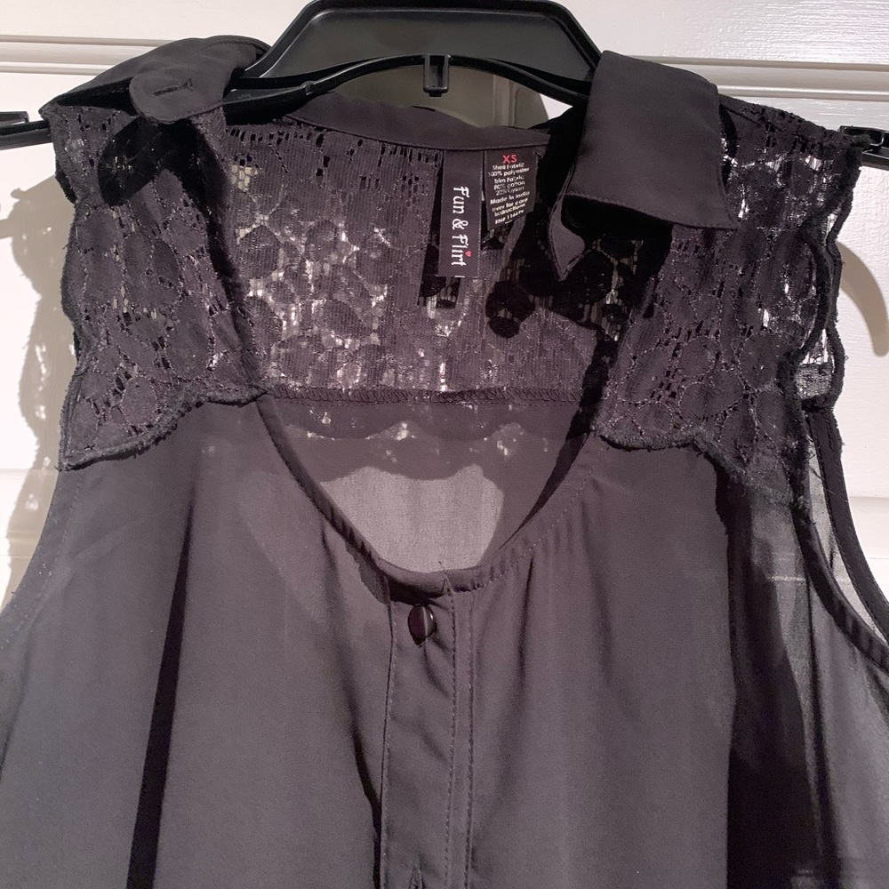 ✨fun & flirt black sleeveless button up blouse w lace✨ - Picture 2 of 4